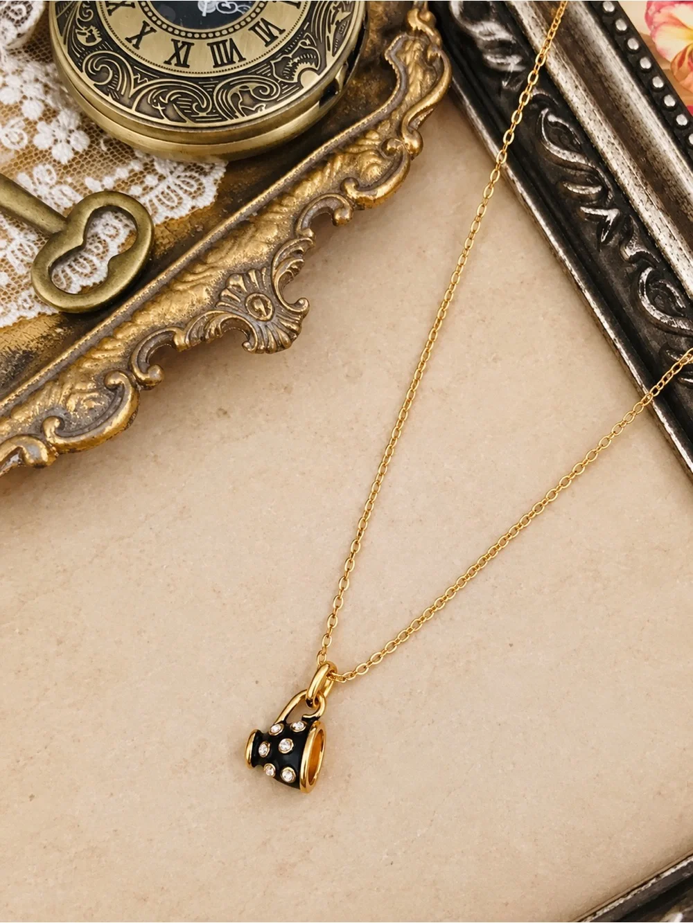 KATE SPADE • Alice In Wonderland Pendant Necklace